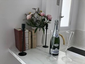 Interior - Romantisme à Côté Champs Élysée et Tour Eiffel (Paris)