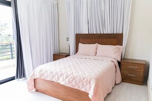 4 bedrooms, desk, free WiFi, bed sheets