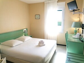 Habitación estándar doble | Caja fuerte, escritorio, espacio para trabajar con un portátil