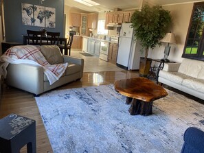 Living area - Old Man River Retreat (Monarch)