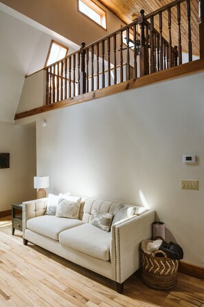 Smart TV, fireplace, ping pong, books