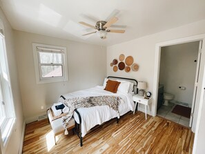 3 bedrooms, desk, iron/ironing board, free WiFi