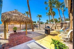 Terrace/patio - Siesta Key Sanctuary -Pool-Kayaks-TikiHut-King bed (Siesta Key)