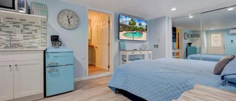 1 chambre, fer et planche à repasser