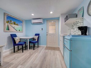 Refrigerador y microondas 