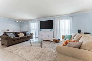 Unclassified image, 5 of 30, button - Siesta Shores 2Bed/2Bath Heated Pool! (Sarasota)