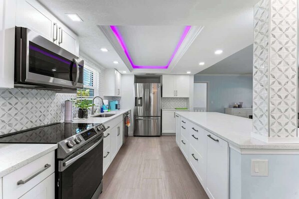 Refrigerador, microondas y lavavajillas 