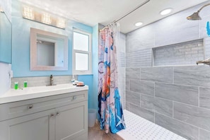 Shower - Siesta Shores 2Bed/2Bath Heated Pool! (Sarasota)