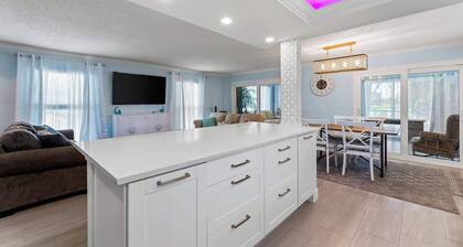 Siesta Shores 2Bed/2Bath Heated Pool!