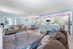 TV - Siesta Shores 2Bed/2Bath Heated Pool! (Sarasota)