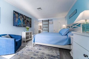 1 bedroom, iron/ironing board, WiFi - Sarasota - Siesta Shores Studio - King bed - Pool! (Sarasota)