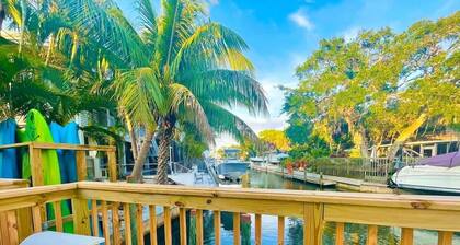 Siesta Key ~New Waterview studio ~ sleeps 4 ~ pool