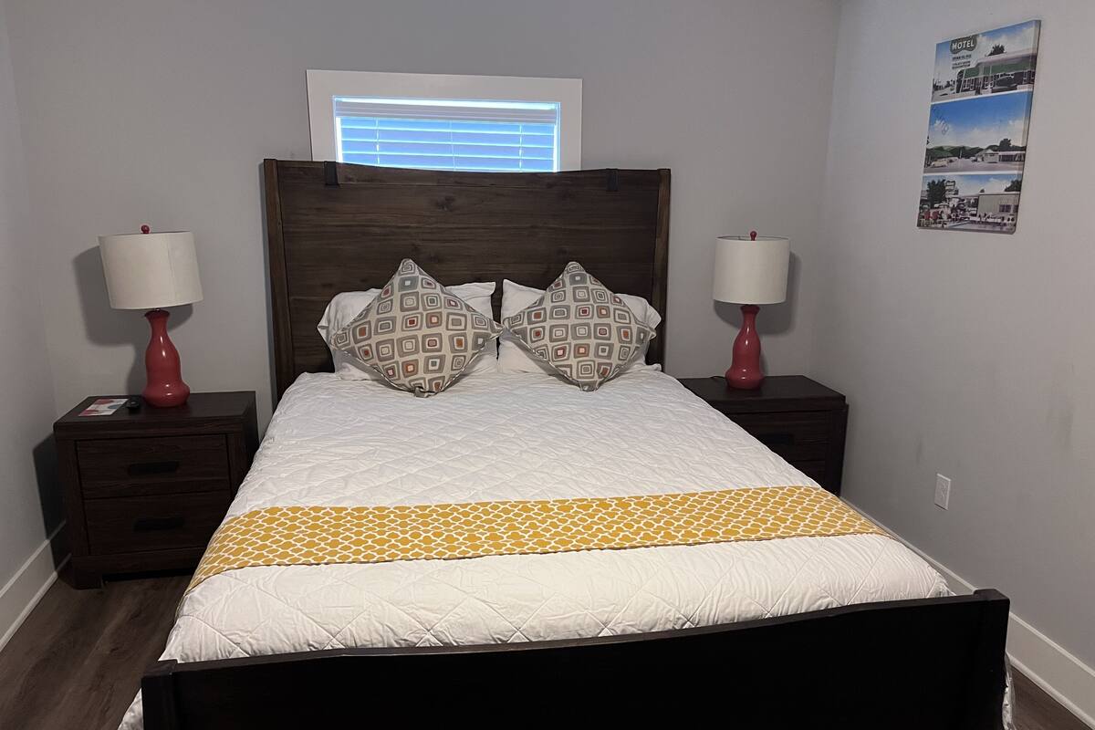 Cottage #8 | Blackout drapes, WiFi (free)