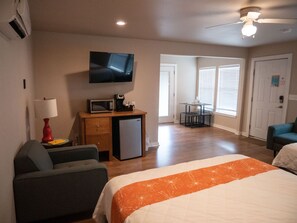 Cottage #6 | 1 bedroom, blackout drapes, free WiFi