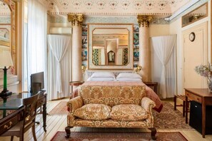 1 bedroom, desk, iron/ironing board, travel cot - Luminous Persian Suite with Two Balconies over the Opera (Madrid)