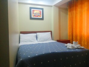 Romantic Room | Individually furnished, desk, free WiFi, bed sheets - Los Andes (Independencia)