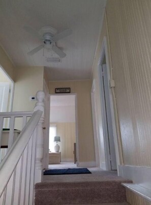 Interior - The Coral House private upst. apt 5 min to beach (Fort Pierce)