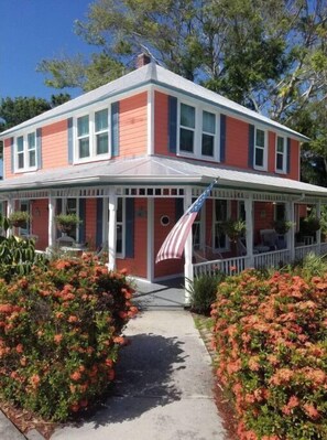 Exterior - The Coral House  5 min to beach 3Bedrooms 2Bathroom (Fort Pierce)