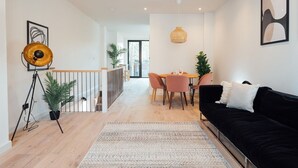 Unclassified image, 2 of 52, button - Luxurious & Modern | Honor Oak Apartment (Greater London)