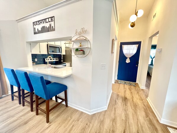 Kylskåp, mikrovågsugn, ugn och spishäll