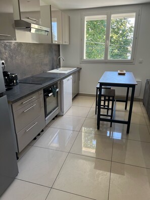 Fridge, microwave, oven, stovetop