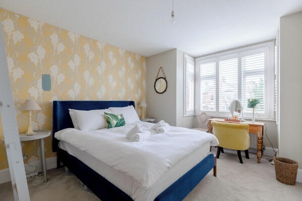 2 bedrooms, iron/ironing board, Internet, bed sheets