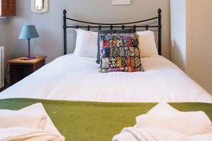 1 bedroom, desk, iron/ironing board, Internet