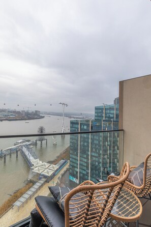 Property grounds - Ravishing 1BD Flat - 2 minute walk from the O2! (London)