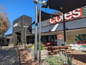 Exterior - 3BR Sanctuary: Riverside Escape Near Freo & Perth (Attadale)