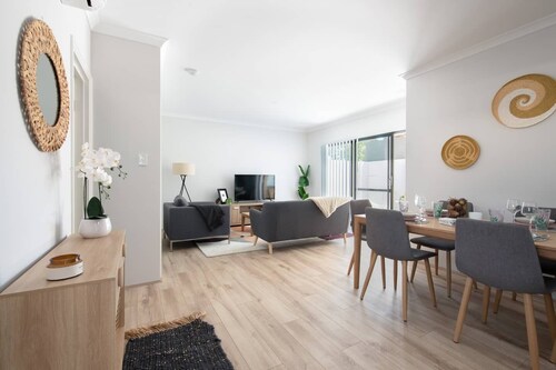 Modern Cozy spacious 3 bdrm 2bath,FREO,Parking,AC