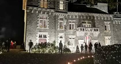 1 mn walk from the sea, Garden level, 400 m² private plot in the heart of the woods.