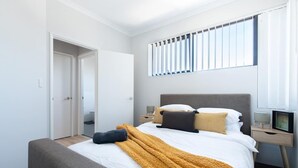 2 chambres, fer et planche à repasser, Wi-Fi gratuit, draps fournis