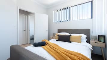 2 bedrooms, iron/ironing board, free WiFi, bed sheets