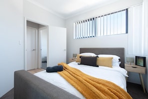 2 bedrooms, iron/ironing board, free WiFi, bed sheets