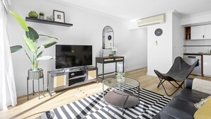 Smart TV, offices - Boho Chic- Kings Park Perth CBD ,Convention Center (Perth)