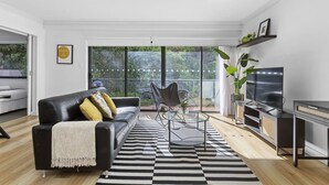Smart TV, offices - Boho Chic- Kings Park Perth CBD ,Convention Center (Perth)