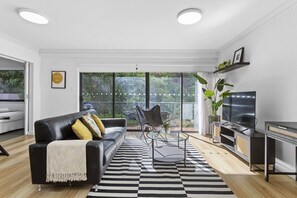 Smart TV, offices - Boho Chic- Kings Park Perth CBD ,Convention Center (Perth)