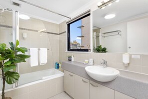Hair dryer, towels - Boho Chic- Kings Park Perth CBD ,Convention Center (Perth)