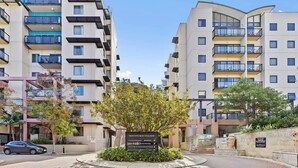 Exterior - Marvellous Mounts Bay 2BR Apt (Perth)