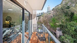 Property grounds - Marvellous Mounts Bay 2BR Apt (Perth)