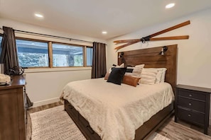 2 bedrooms, iron/ironing board, travel cot, WiFi
