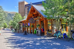 Exterior - True Ski/Golf-in-Ski-Out-Modern Luxury-Hot Tub (Frisco)