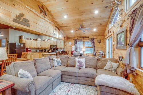 40-Acre, Off-Grid Wakefield Retreat w/ Gas Grill!