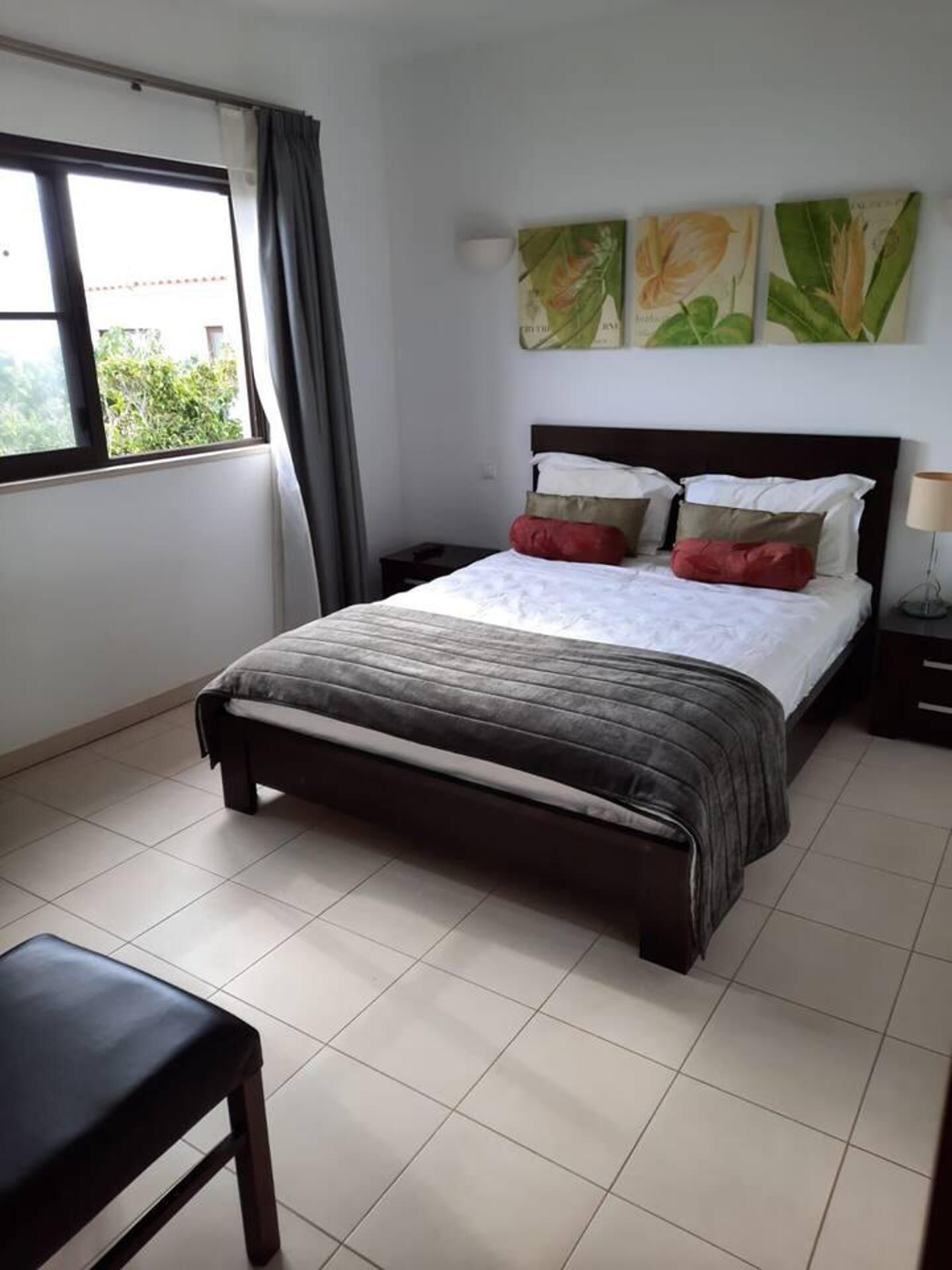 Apartamento | 2 quartos, Wi-Fi de cortesia, roupa de cama