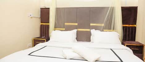 1 habitación, tabla de planchar con plancha, wifi y ropa de cama