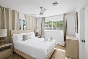 4 bedrooms, iron/ironing board, free WiFi, bed sheets - Waterfront Georgetown home, 8ppl,Chef, Boat Tour (Exuma)