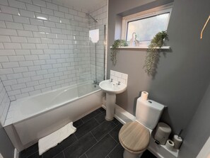 Bathroom - Thesiger 3 (2 beds) (Cardiff)