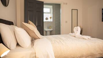 2 habitaciones, tabla de planchar con plancha, wifi y ropa de cama