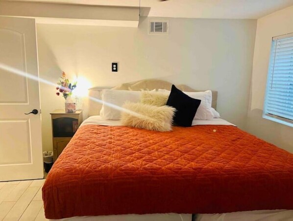 2 bedrooms, iron/ironing board, free WiFi, bed sheets