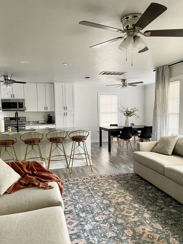 Smart TV, table tennis